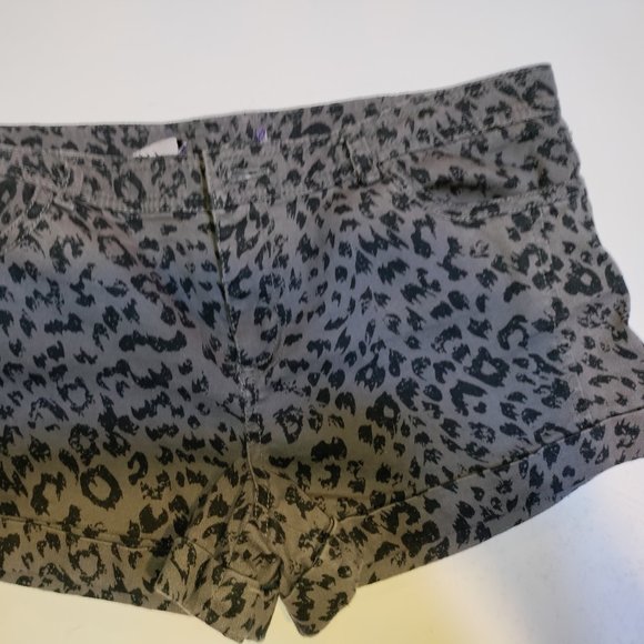 Miley Cyrus & Max Azria Cheetah Print Jean Shorts - Picture 2 of 6